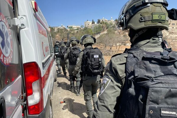 عشرات الإصابات بالرصاص والاختناق خلال قمع القوات الاسرائيلية لمسيرة ضد الاستيطان بالضفة الغربية  - سبوتنيك عربي