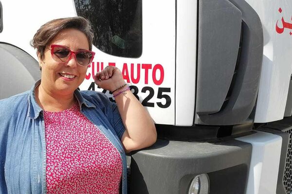 أول تونسية وعربية تعلم الرجال قيادة الشاحنات الثقيلة - سبوتنيك عربي