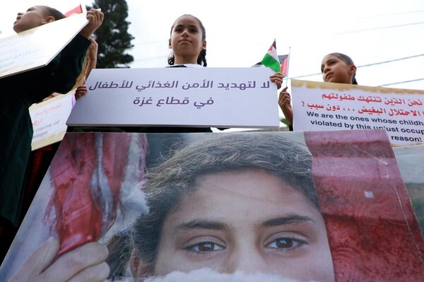  في يوم الطفل العربي أطفال فلسطين يطالبون بحقوقهم وبحياة دون حصار  - سبوتنيك عربي