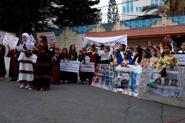  في يوم الطفل العربي أطفال فلسطين يطالبون بحقوقهم وبحياة دون حصار  - سبوتنيك عربي