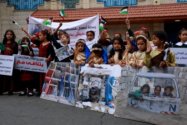  في يوم الطفل العربي أطفال فلسطين يطالبون بحقوقهم وبحياة دون حصار  - سبوتنيك عربي
