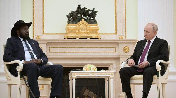 الرئيس الروسي فلاديمير بوتين ورئيس جنوب السودان سيلفا كير ميارديت - سبوتنيك عربي