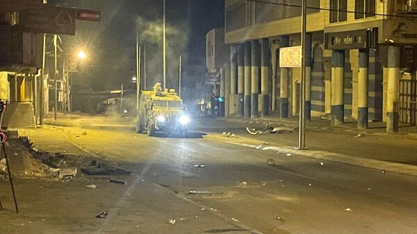 إصابات بالرصاص والاختناق خلال اقتحام مئات المستوطنين قبر يوسف بنابلس شمال الضفة الغربية  - سبوتنيك عربي