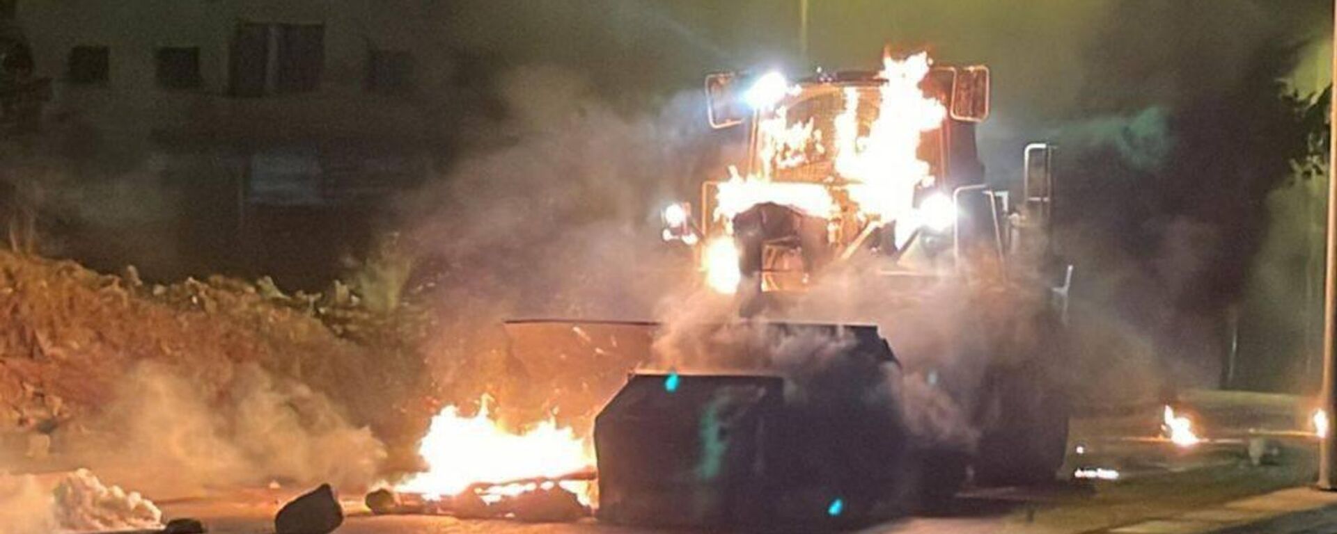 إصابات بالرصاص والاختناق خلال اقتحام مئات المستوطنين قبر يوسف بنابلس شمال الضفة الغربية  - سبوتنيك عربي, 1920, 01.08.2025