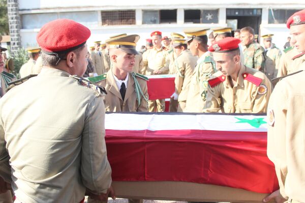 تشييع ضحايا الهجوم الإرهابي على حفل تخريج &quot;الكلية الحربية&quot; في محافظة حمص - سبوتنيك عربي