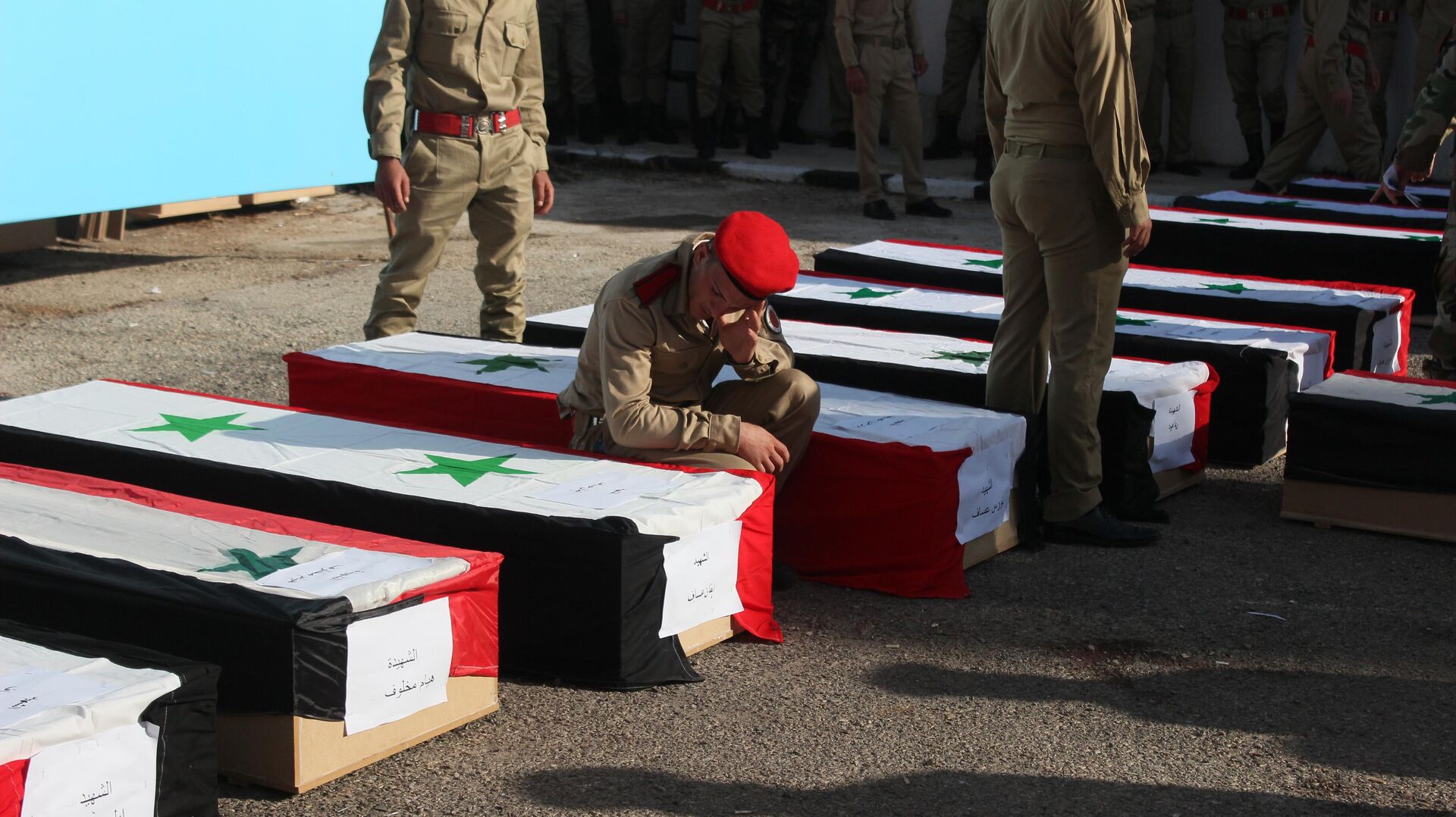 تشيع ضحايا الهجوم الإرهابي على حفل تخريج الكلية الحربية بمحافظة حمص
 - سبوتنيك عربي, 1920, 06.10.2023