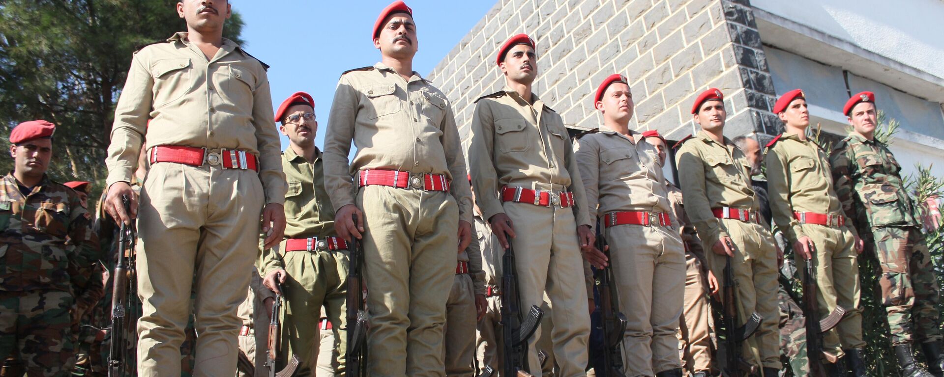 تشيع ضحايا الهجوم الإرهابي على حفل تخريج الكلية الحربية بمحافظة حمص
 - سبوتنيك عربي, 1920, 06.10.2023