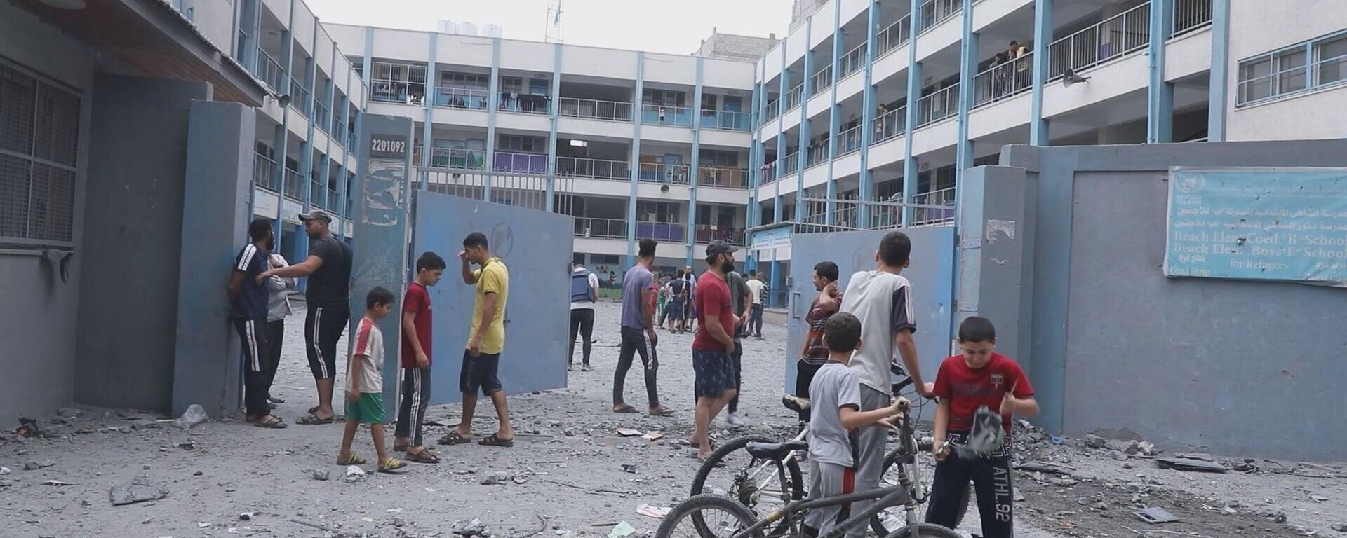  74 ألف فلسطيني نزحوا إلى مدارس الأونروا في قطاع غزة جراء القصف الإسرائيلي المتواصل  - سبوتنيك عربي, 1920, 21.06.2024