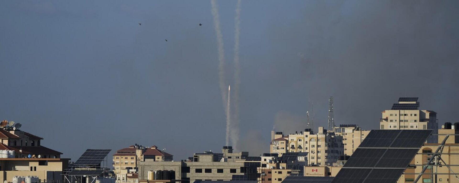 إطلاق صواريخ باتجاه إسرائيل من قطاع غزة، 10 أكتوبر/ تشرين الأول 2023 - سبوتنيك عربي, 1920, 10.10.2023
