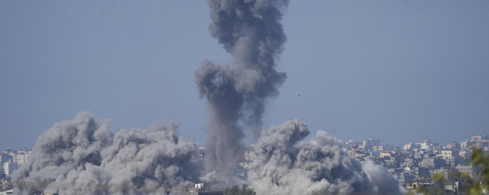 الوضع في قطاع غزة بعد استمرار قصف الطيران الحربي الإسرائيلي  - سبوتنيك عربي, 1920, 19.10.2023