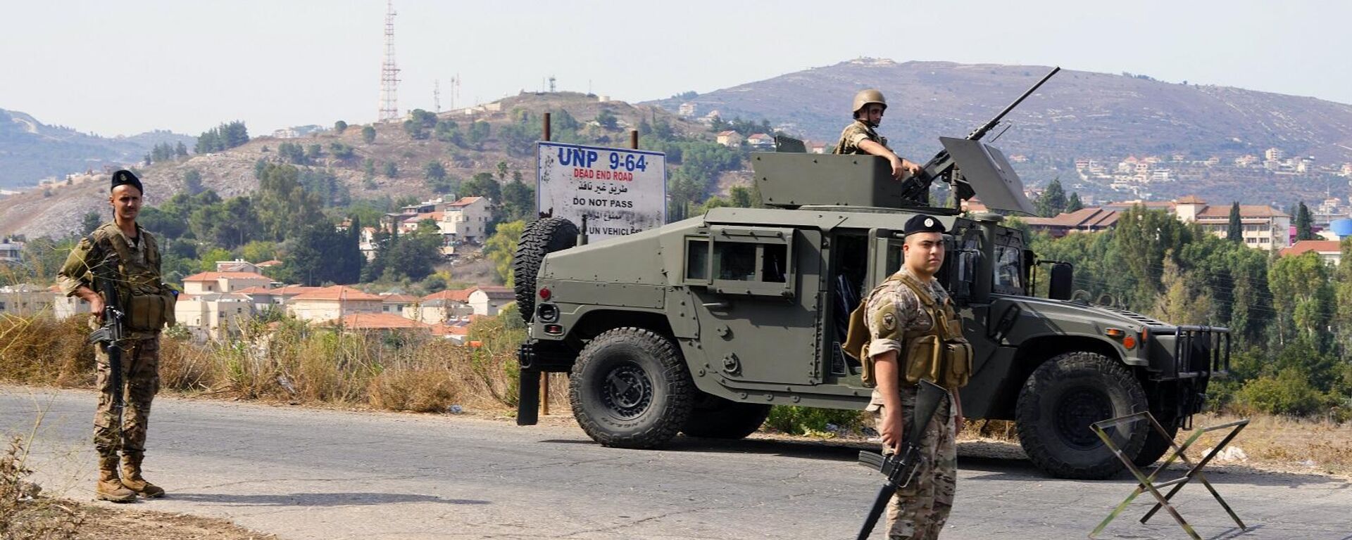 أفراد من الجيش اللبناني يقومون بدورية على الجانب اللبناني من الحدود اللبنانية الإسرائيلية في قرية كفركلا الجنوبية، لبنان، 9 أكتوبر/ تشرين الأول 2023 - سبوتنيك عربي, 1920, 16.10.2023