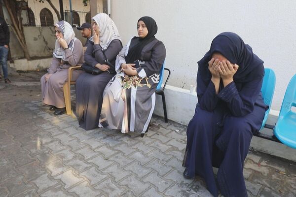 نازحون فلسطنينون في جنوب قطاع غزة يرون لحظات القصف والموت والفرار وينتظرون ما بقي من عائلاتهم
 - سبوتنيك عربي