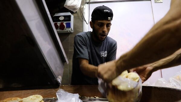 برنامج الأغذية العالمي يحذر من نفاذ مخزون الغذاء في متاجر قطاع غزة خلال 5 أيام وأزمة الخبز تفاقم معاناة الأهالي
 - سبوتنيك عربي