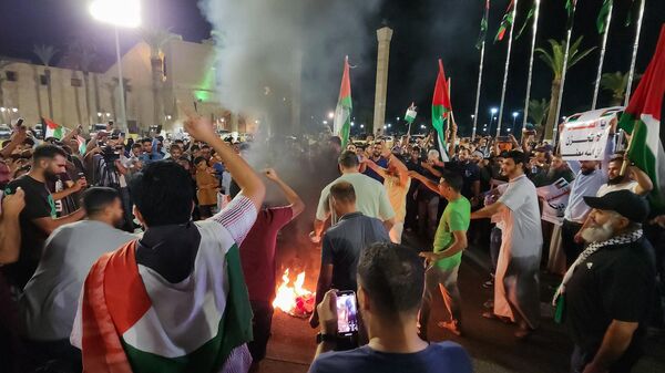 مظاهرات في طرابلس، ليبيا، بعد قصف مستشفى الأهلي العربي (المعمداني) في غزة - سبوتنيك عربي