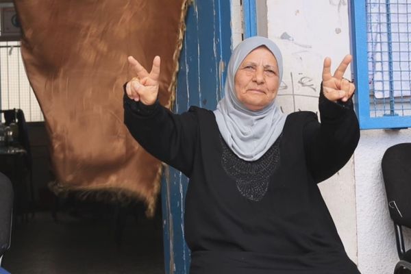 نازحون فلسطينيون يروون لـسبوتنيك معاناتهم بمراكز إيواء أونروا في غزة - سبوتنيك عربي