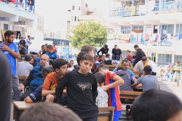 نازحون فلسطينيون في مراكز الإيواء التابعة لـ أونروا في مدينة غزة - سبوتنيك عربي