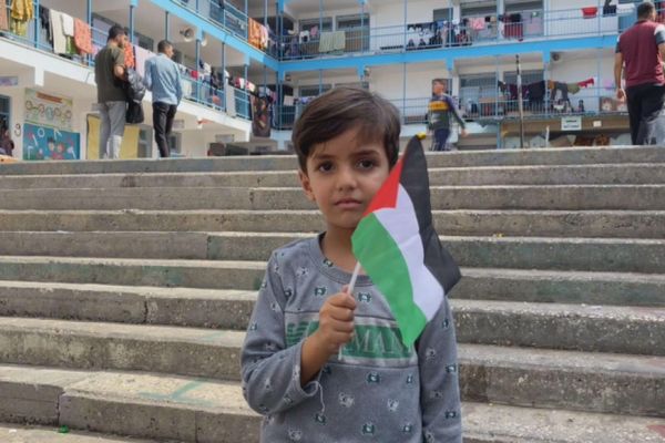 نازحون فلسطينيون في مراكز الإيواء التابعة لـ أونروا في مدينة غزة - سبوتنيك عربي