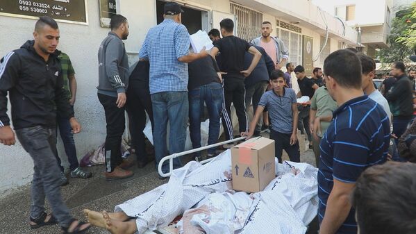 كاميرا &quot;سبوتنيك&quot; ترصد شهادات وآثار القصف على مشفى المعمداني وغزة تشيع جثامين القتلى - سبوتنيك عربي