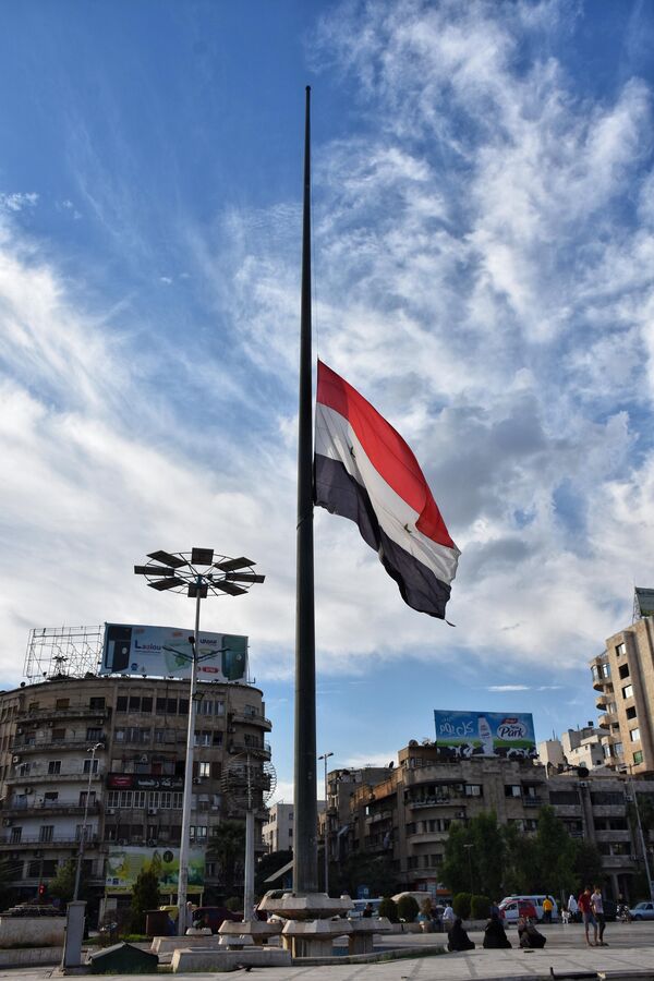 حلب... تنكيس العلم الوطني السوري حدادا على ضحايا مجزرة مستشفى المعمداني - سبوتنيك عربي