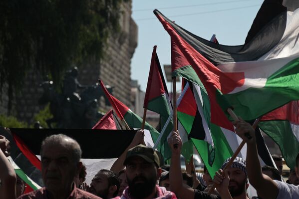 مسيرة غضب تجوب شوارع دمشق تنديدا بالإبادة الإسرائيلية الممنهجة لأهالي غزة
 - سبوتنيك عربي