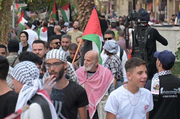 مسيرة غضب تجوب شوارع دمشق تنديدا بالإبادة الإسرائيلية الممنهجة لأهالي غزة
 - سبوتنيك عربي