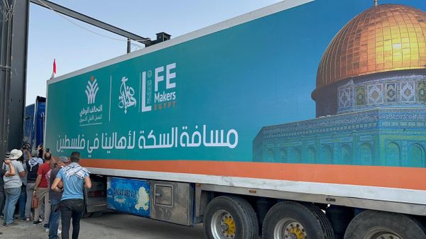 بدء دخول شاحنات المساعدات عبر معبر رفح لقطاع غزة - سبوتنيك عربي