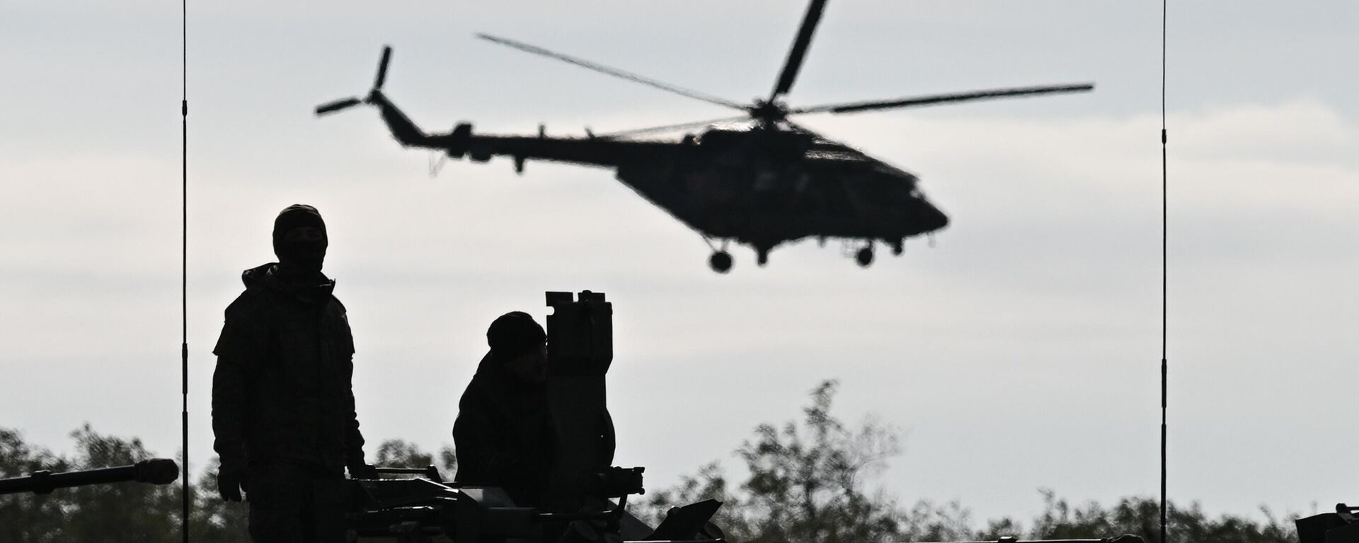 تدريبات أطقم ناقلات الجنود المدرعة وعربات المشاة القتالية التابعة للقوات المسلحة الروسية في ميدان عسكري للتدريب في منطقة العملية العسكرية الخاصة - سبوتنيك عربي, 1920, 23.09.2025