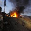 Автомобиль журналиста горит после того, как он был сбит израильским обстрелом в пограничной с Израилем деревне Альма-эш-Шааб, на юге Ливана - سبوتنيك عربي