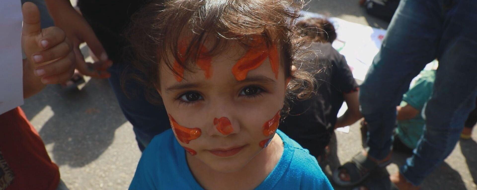 الأطفال النازحون في غزة يمارسون الرسم للتخفيف من آثار الحرب النفسية  - سبوتنيك عربي, 1920, 24.10.2023