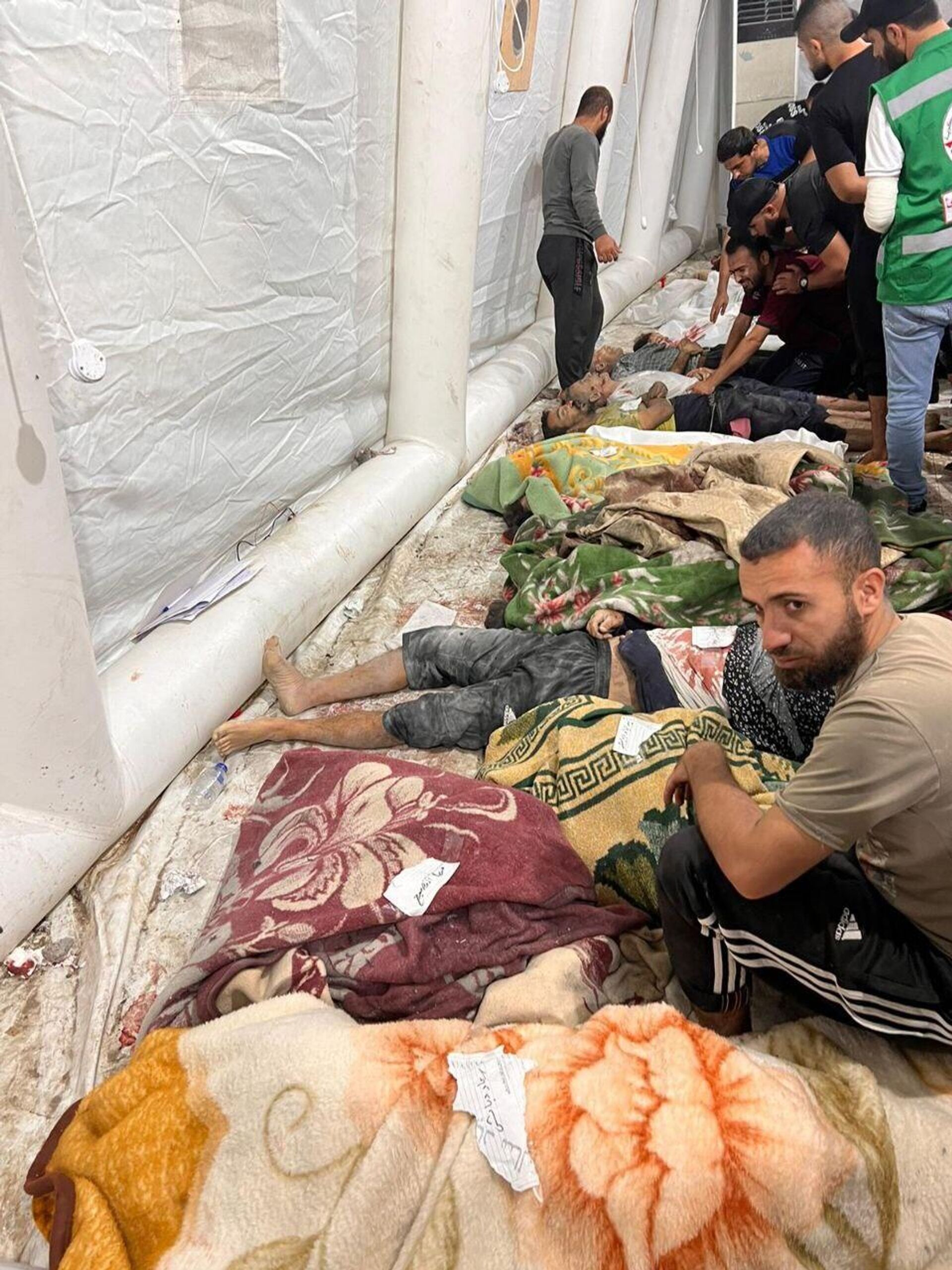 أطباء غزة يجرون الجراحات في ممرات غير مجهزة تحت القصف - سبوتنيك عربي, 1920, 25.10.2023