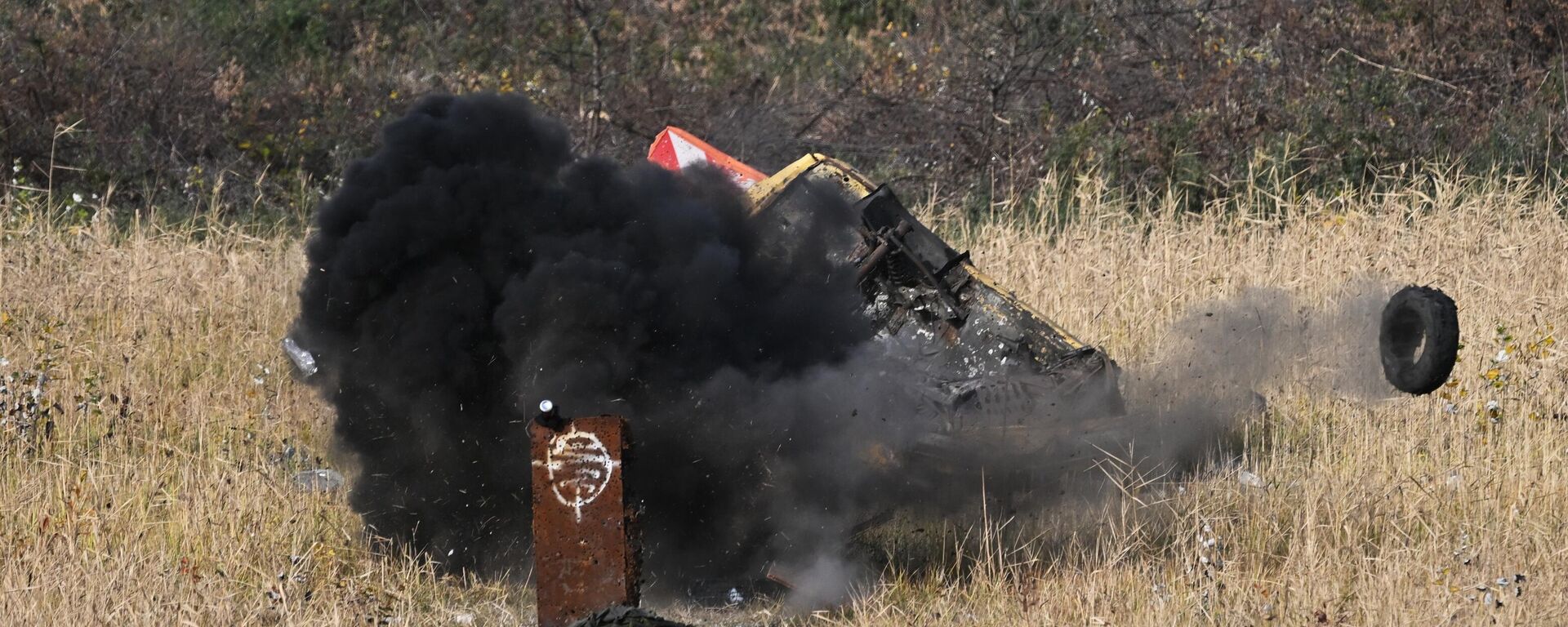تفجير ذخيرة ألقيت من طائرة بدون طيار على مدرسة أخمات للاستطلاع الجوي، في منطقة العملية العسكرية الخاصة - سبوتنيك عربي, 1920, 01.11.2023