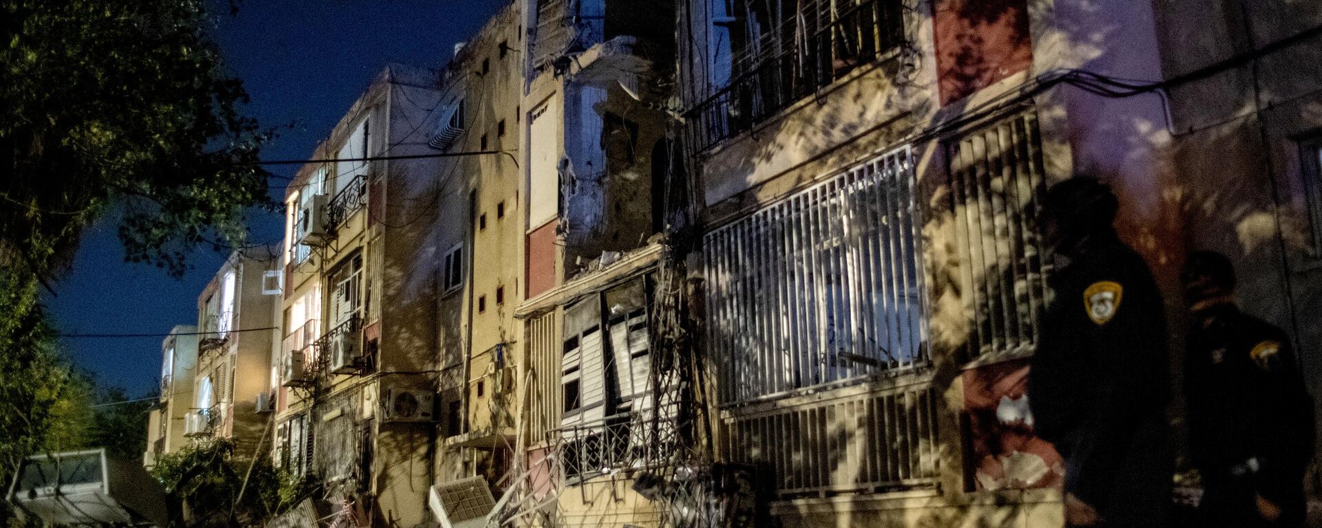 أضرار جراء قصف صاروخي من قطاع غزة في مدينة ريشون لتسيون، إسرائيل - سبوتنيك عربي, 1920, 27.10.2023