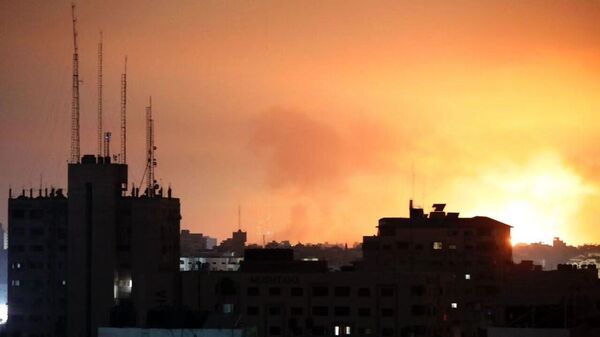 قصف إسرائيلي هو الأعنف على قطاع غزة مساء اليوم الـ 21 للحرب  - سبوتنيك عربي