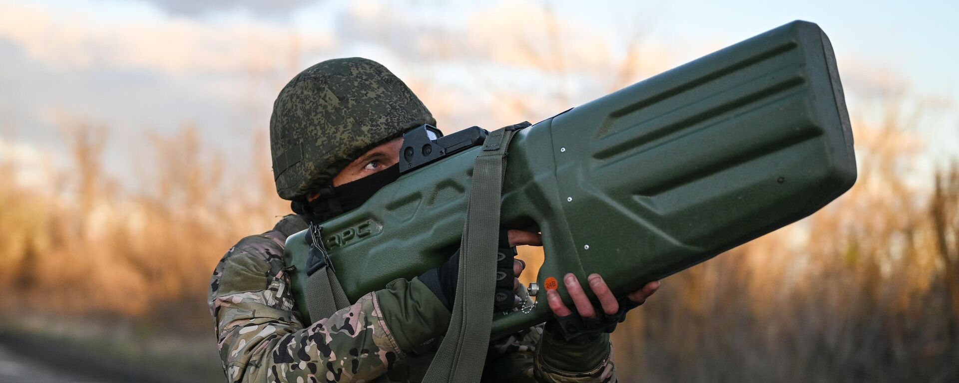 جنود من لواء تيريك في مواقع القوات المسلحة الأوكرانية في اتجاه محور سوليدار في منطقة العملية العسكرية الخاصة
 - سبوتنيك عربي, 1920, 30.10.2023