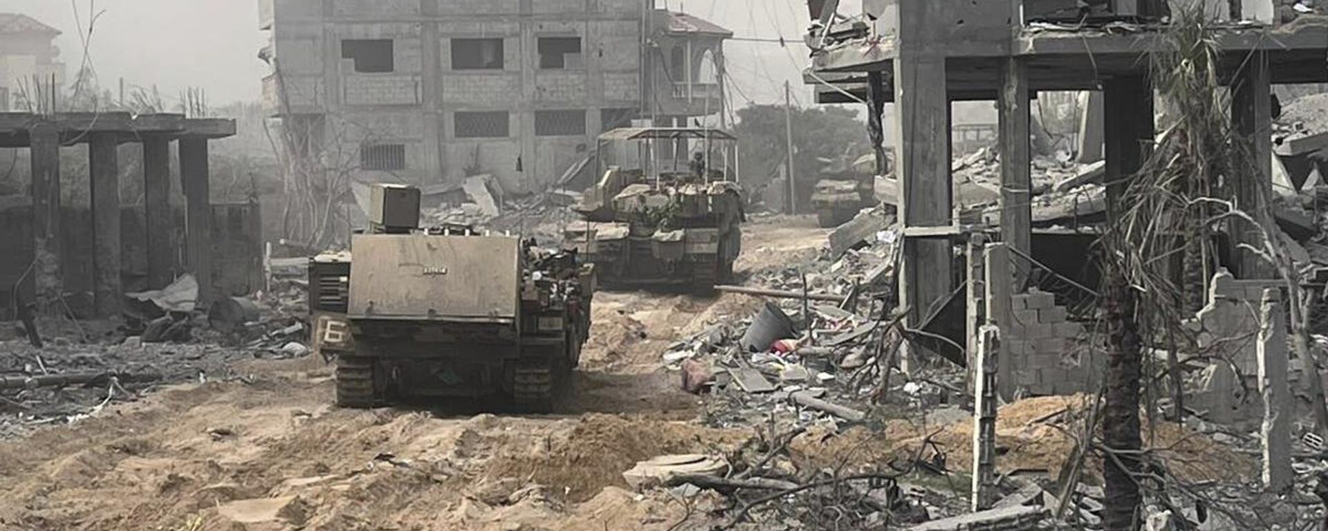 عملية برية في قطاع غزة - الجيش الإسرائيلي مدعوم بآليات عسكرية ودبابات - سبوتنيك عربي, 1920, 02.11.2023