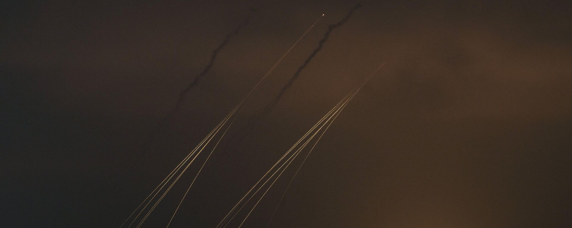 قصف الطيران الحربي الإسرائيلي على قطاع غزة - سبوتنيك عربي, 1920, 07.11.2025