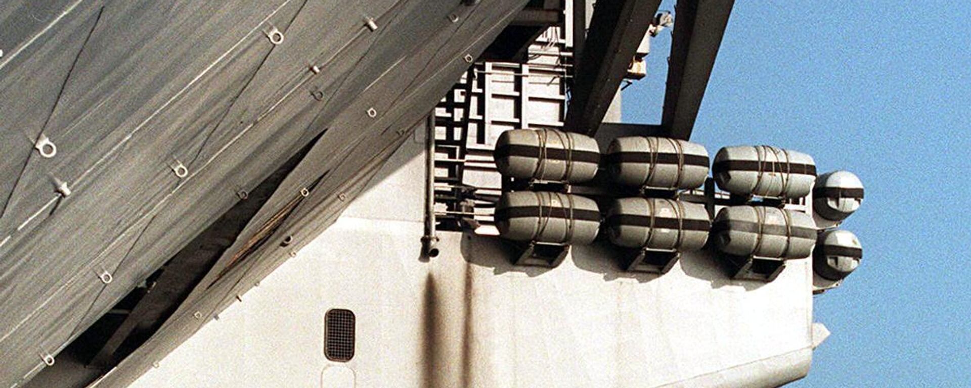 حاملة الطائرات الأمريكية يو إس إس كارل فينسون العاملة بالطاقة الذرية خلال عمليات صيانة  - سبوتنيك عربي, 1920, 06.11.2023