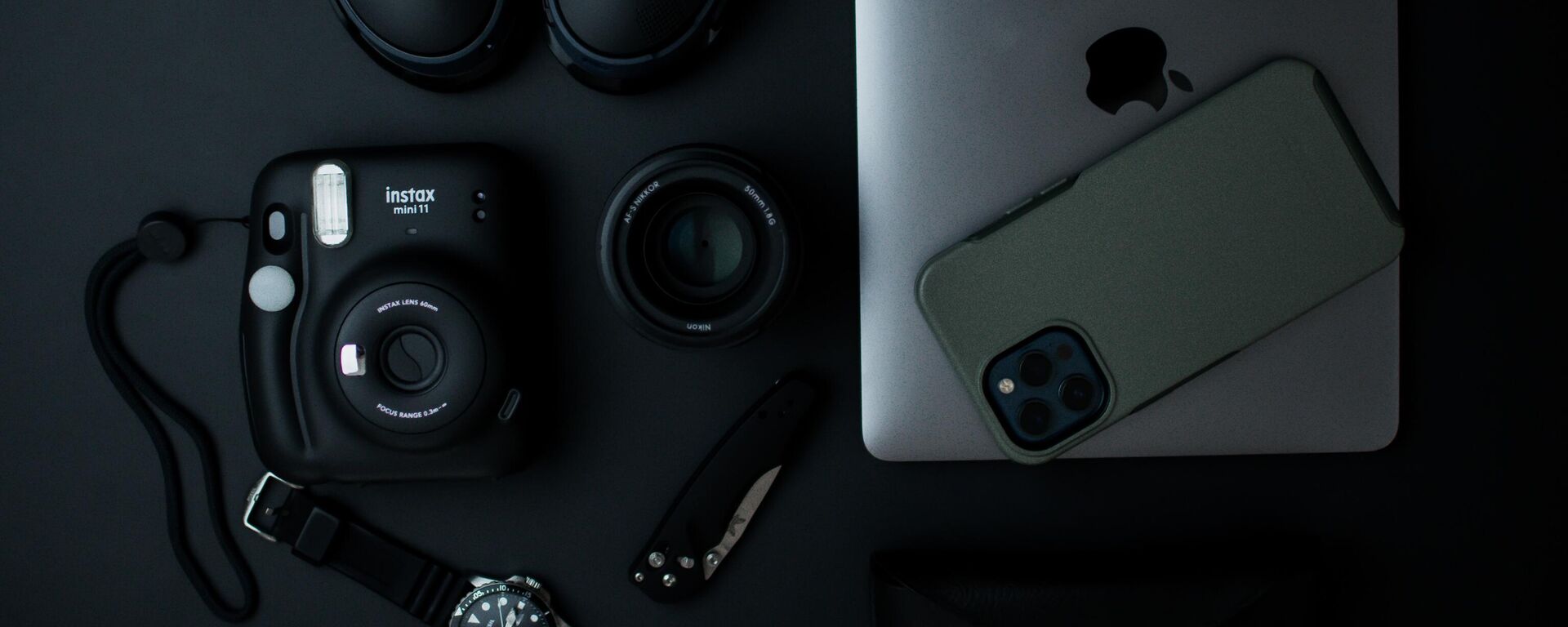 أجهزة ذكية مع هاتف وساعة وسماعات  - سبوتنيك عربي, 1920, 06.11.2023