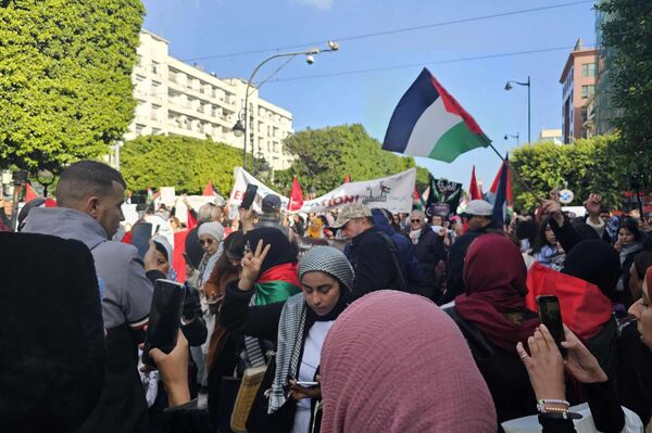 عشرات النساء في مسيرة صامتة في تونس دعما للمرأة الفلسطينية - سبوتنيك عربي
