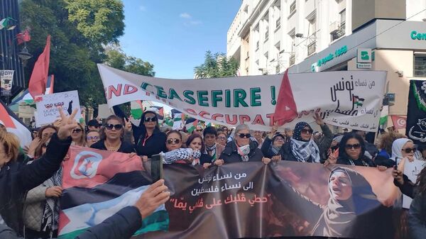 عشرات النساء في مسيرة صامتة بتونس دعما للمرأة الفلسطينية - سبوتنيك عربي