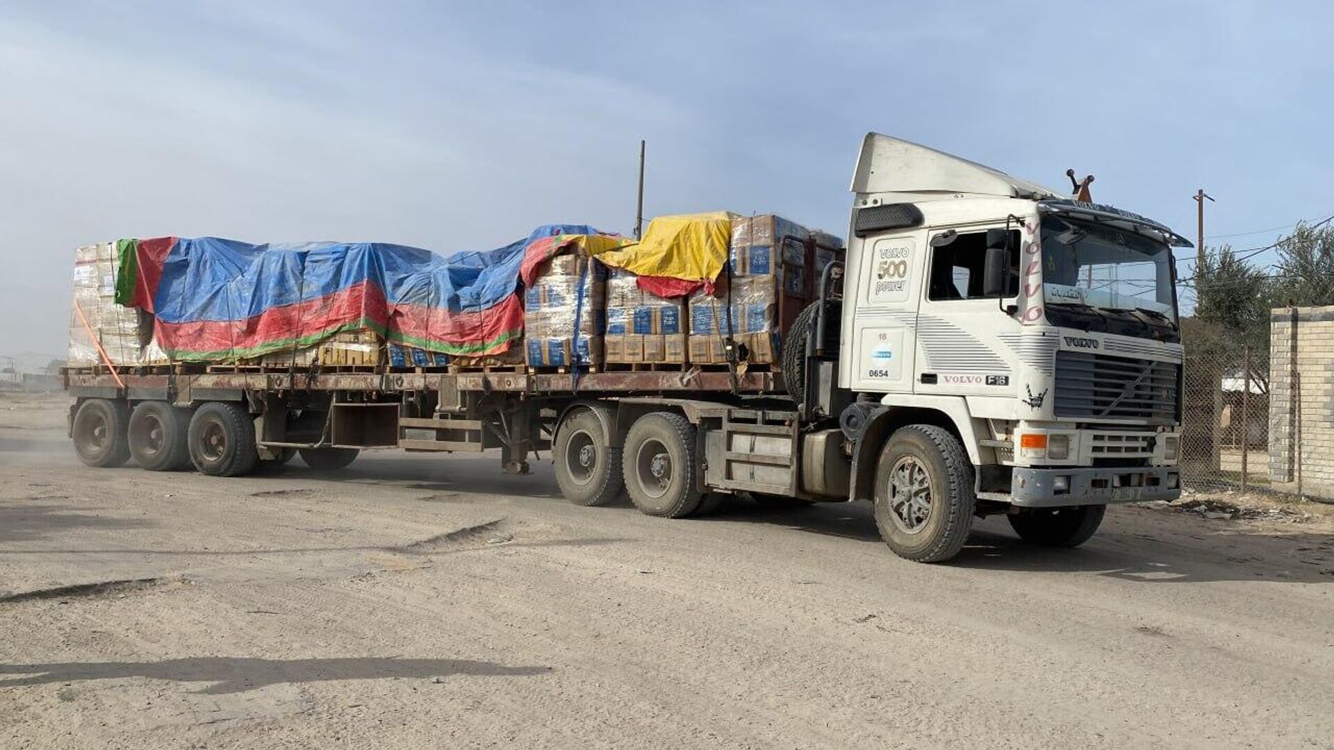 الهلال الأحمر الفلسطيني يعلن انطلاق 61 شاحنة مساعدات إلى قطاع غزة - سبوتنيك عربي, 1920, 25.11.2023