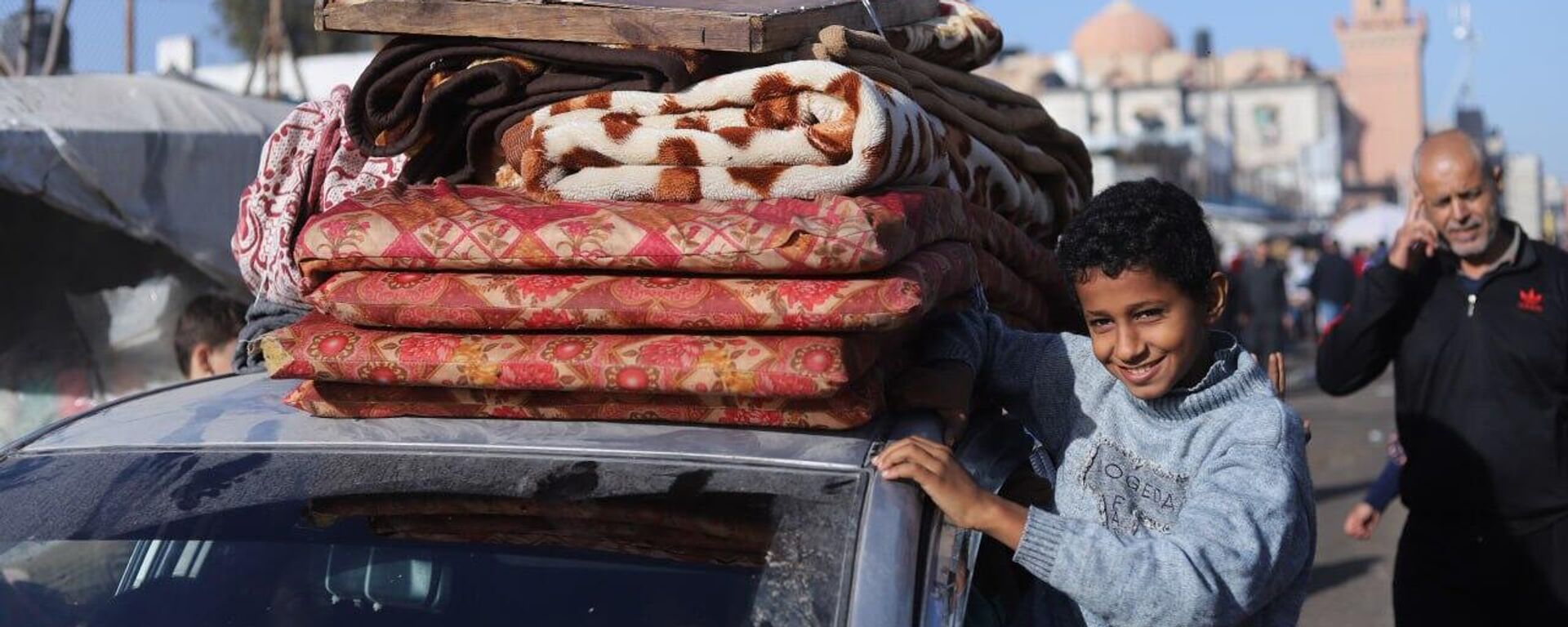 الهلال الأحمر الفلسطيني يعلن انطلاق 61 شاحنة مساعدات إلى قطاع غزة - سبوتنيك عربي, 1920, 27.11.2023