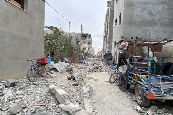 الهلال الأحمر الفلسطيني يعلن انطلاق 61 شاحنة مساعدات إلى قطاع غزة - سبوتنيك عربي