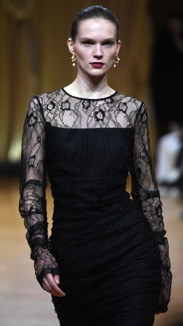 عرض الأزياء الكبير للعلامات التجارية الروسية في صالة العرض "غوم"، قبل إطلاق برنامج الأعمال للمنتدى الدولي "BRICS + Fashion Summit" - سبوتنيك عربي