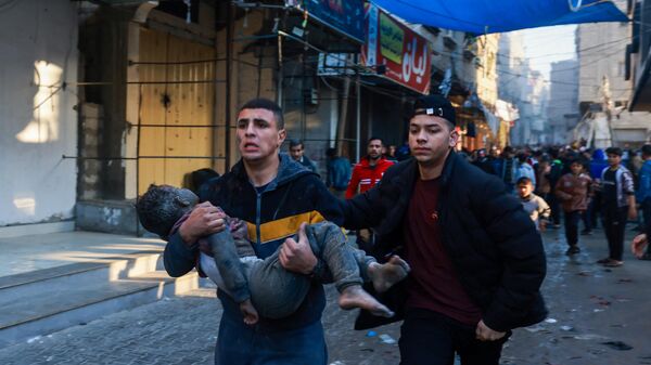 تجدد قصف الجيش الإسرائيلي على قطاع غزة، رفح، 1 ديسمبر 2023. - سبوتنيك عربي