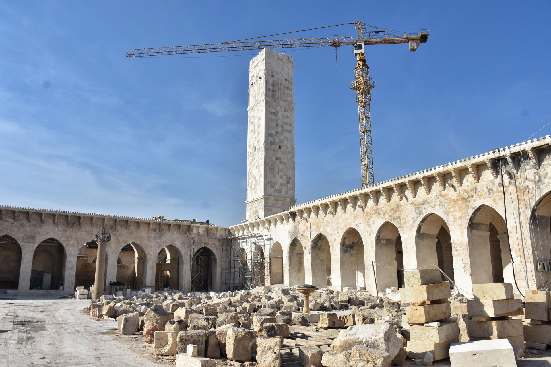 مدير آثار حلب لـ سبوتنيك: أنجزنا 80% من عمليات ترميم الجامع الأموي الكبير مدير آثار حلب لـ سبوتنيك: أنجزنا 80% من عمليات ترميم الجامع الأموي الكبير - سبوتنيك عربي, 1920, 08.12.2023