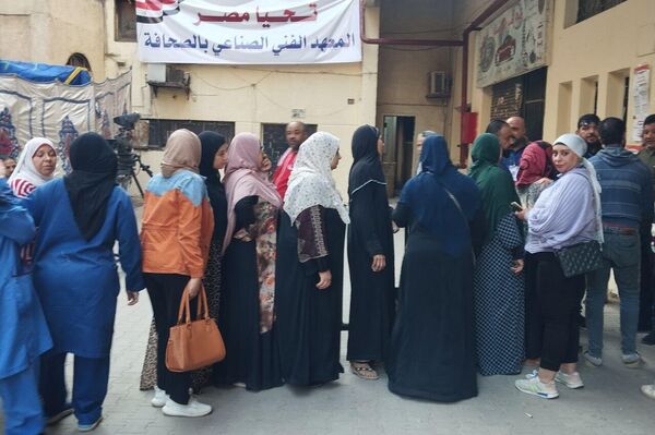 إقبال شديد على  مراكز اقتراع القاهرة في اليوم الثاني من انتخابات الرئاسة المصرية - سبوتنيك عربي