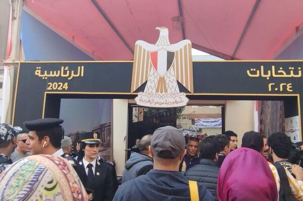 إقبال شديد على  مراكز اقتراع القاهرة في اليوم الثاني من انتخابات الرئاسة المصرية - سبوتنيك عربي