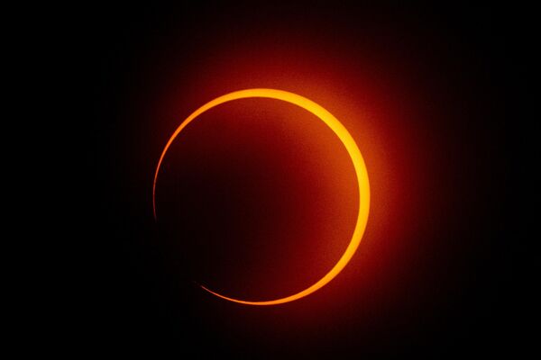 يعبر القمر أمام الشمس خلال كسوف الشمس الحلقي في بينونوم، بنما، في 14 أكتوبر 2023. - سبوتنيك عربي