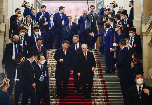 الرئيس الروسي فلاديمير بوتين والرئيس الصيني شي جين بينغ بعد انتهاء المفاوضات الروسية الصينية في موسكو، روسيا 21 مارس 2023. - سبوتنيك عربي